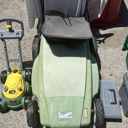 Neuton cordless electric lawnmower