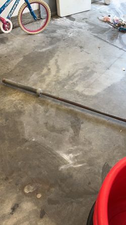 Weightlifting barbell
