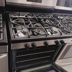 Frigidaire gas range with warranty Delivery+ installation available fee depends on address 🏠 🛣️🚛
