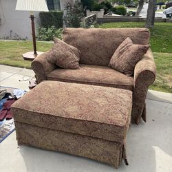 Love Seat With Bed