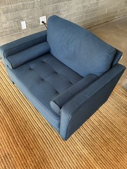 FREE ARM CHAIR - PICK UP