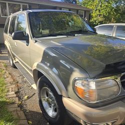 2000 Ford Explorer