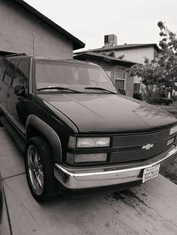 1999 Chevy Suburban on 22inch rims