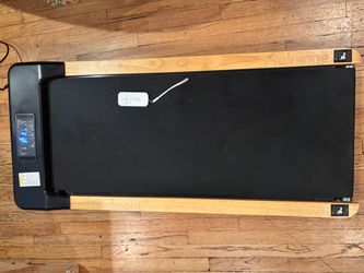 Treadmill with remote by Macsone. Never Used!
