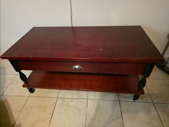 Strong coffee table with a liftable top