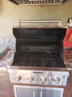 30 "Kitchen Aid 4 burner slide in BBQ, 2yrs old, I need to upgrade to a 36" family keeps getting bigger I paid $1200.00 for it