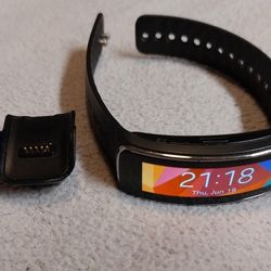 Samsung Gear Fit With Charging Base