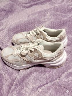 New nike shoes 8.5 women’s