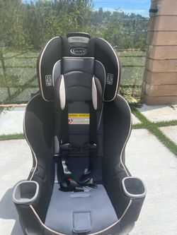 Graco Extend2Fit car seat — clean, gently used, and in great condition! ⭐️ Comfortable, safe, and adjustable as your child grows. Ready to go — priced