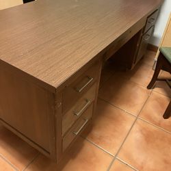 FREE DESK