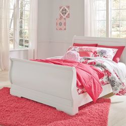 Ashley Full Bed Dresser/Mirror/Nightstand MATTRESS INCLUDED $850