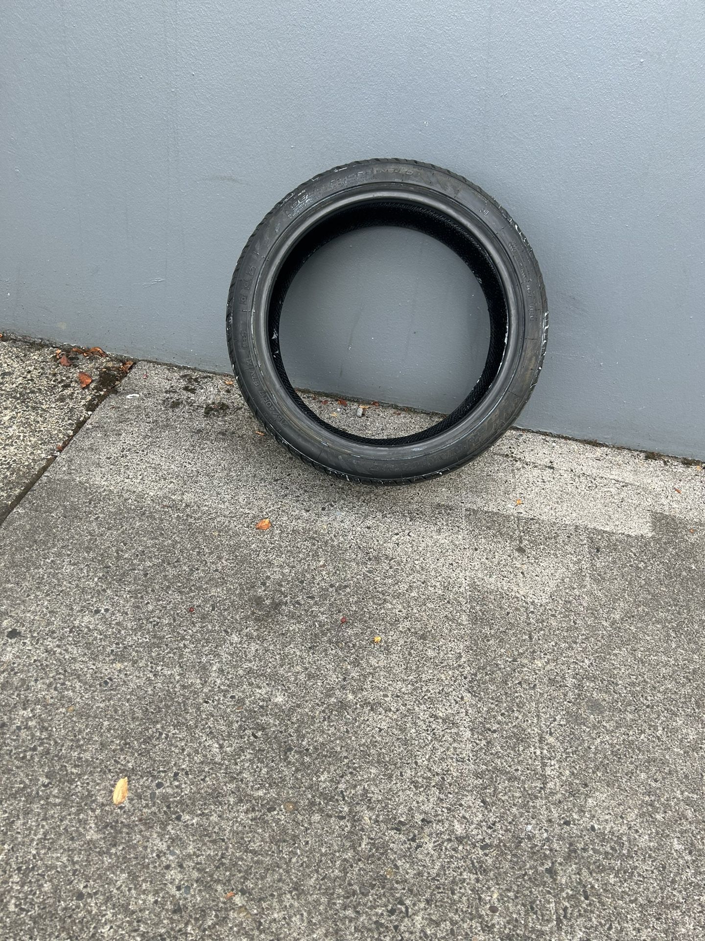 17" inch low pro tire 215/40r17| 87v