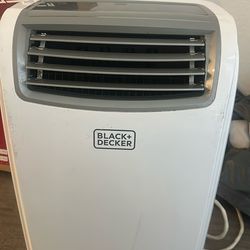 Portable Air Conditioner black And Decker.