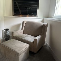 Rocking chair And storage ottoman 