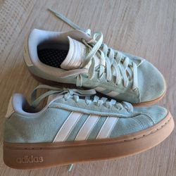 Women's Adidas Size 6.5