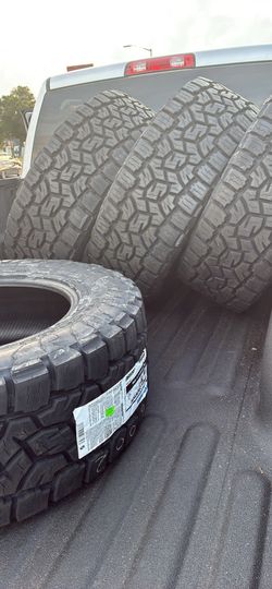 35/12.50/20 12 ply Toyo AT3