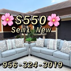 🔱🌸$550 Semi New Beautiful Big Sofa & loveseat with matching pillows🌸🔱  Very Good conditions, soft , clean & very comfortablecomes with all pillows