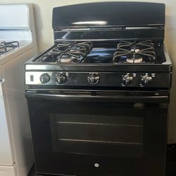 Ge 30”Wide Gas Stove In Black 