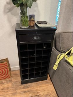 Wine cabinet