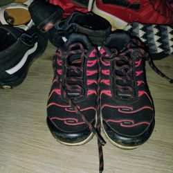 LOTS OF KIDS SHOES