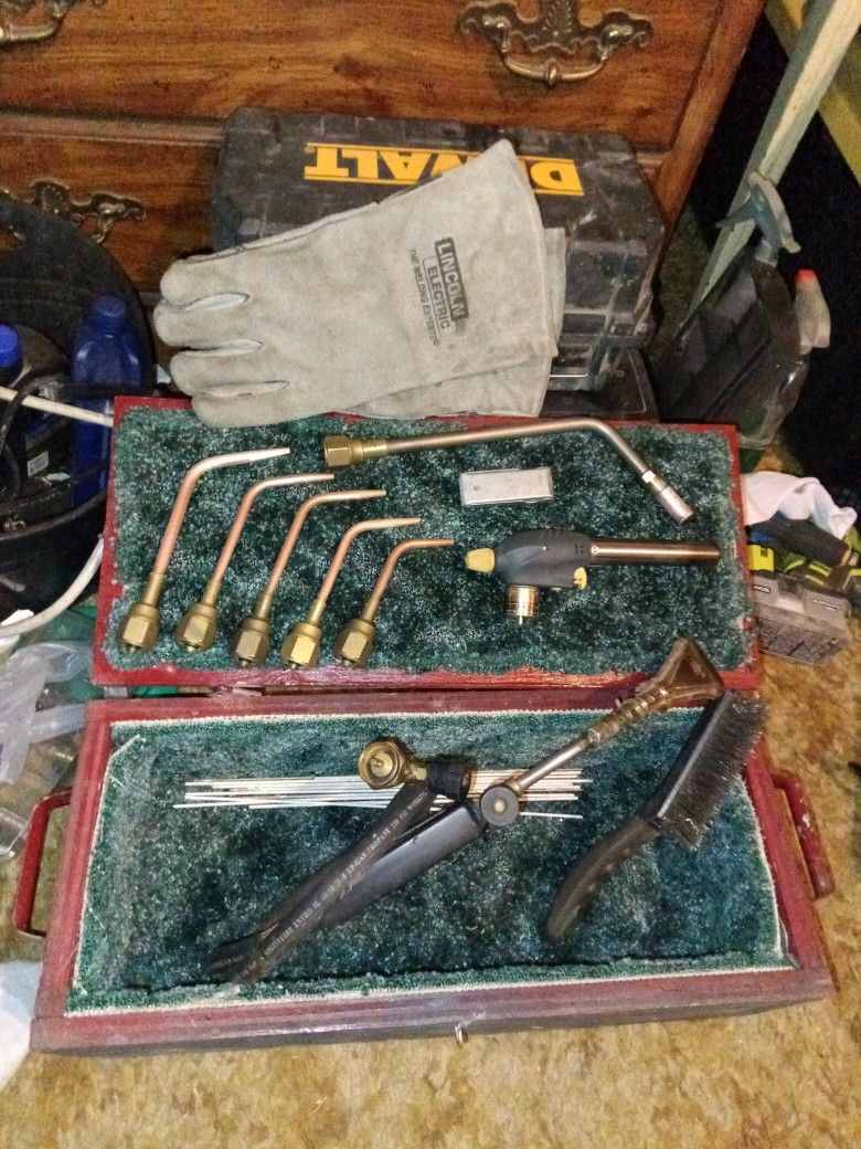 All Victor . Set Of (5) + Rosebud +Heattip + Tip Cleaner + Wire Brush + Heat Gun + Brazing Rod + Carrying Case + Lincoln Welding Gloves