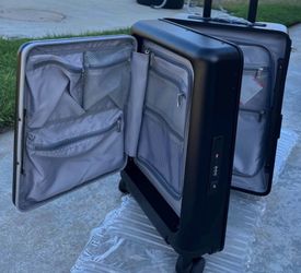 Hard Shell Carry-On Luggage — Black | TSA Lock | 4-Wheel Spinner | Multiple Compartments