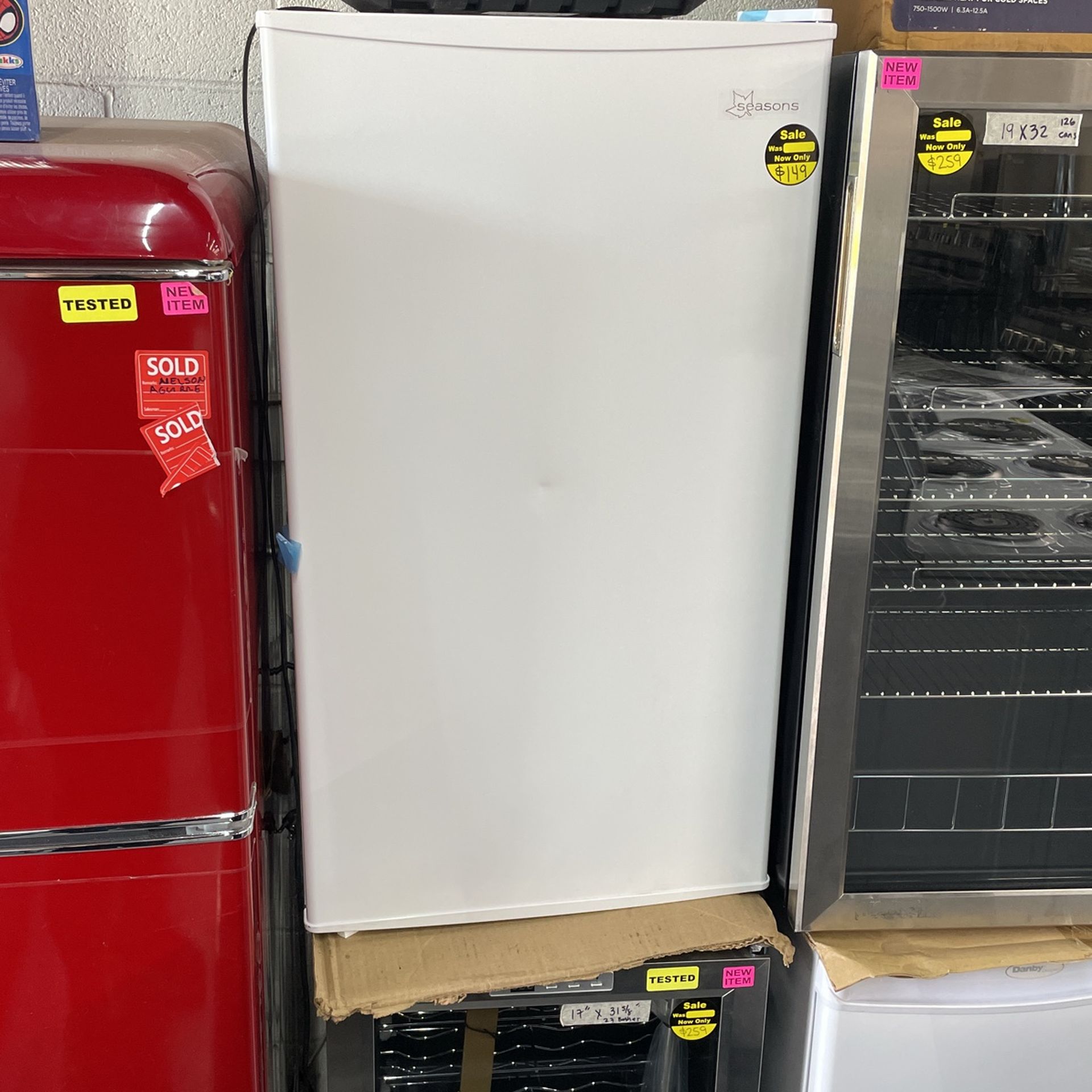 Season Mini Fridge 3. Cu Ft