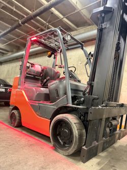 HEAVY TOYOTA 8FGCU30 forklift 6600 lb,3 stage, side shift for sale LOW HOURS
