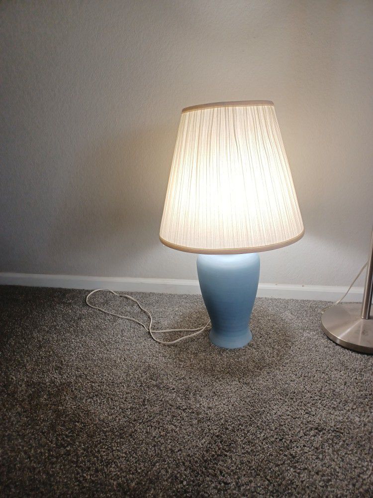 Excellent Condition Vintage Lamp