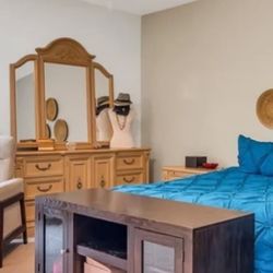 Thomasville Bedroom Furniture Set