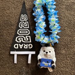 2025 Graduation Lei & Flag 