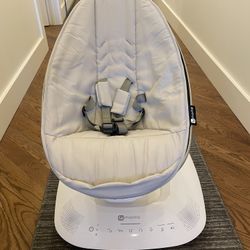 4moms MamaRoo swing