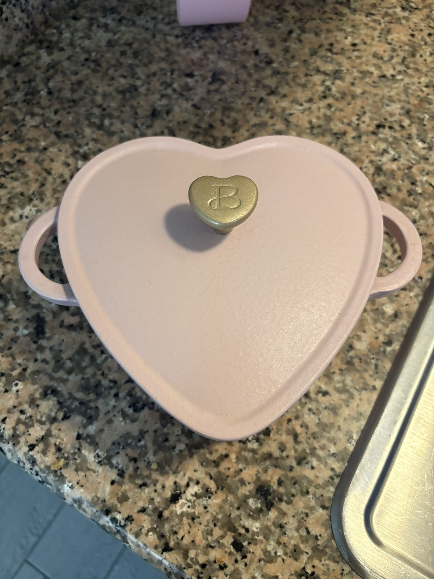 Drew Barrymore Dutch Oven Pink