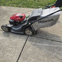 Honda Hrx217 Electric Start With Oversized Bag 