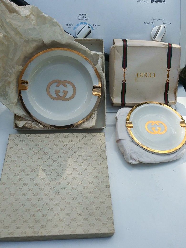 Gucci rare vintage porcelain cigar ashtray set with gold etched trim