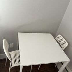 White Table Set With 2 Chairs 