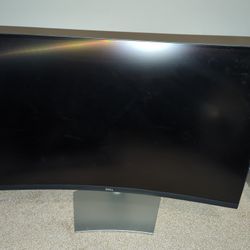 Dell 4K UHD 32" Curved Monitor 