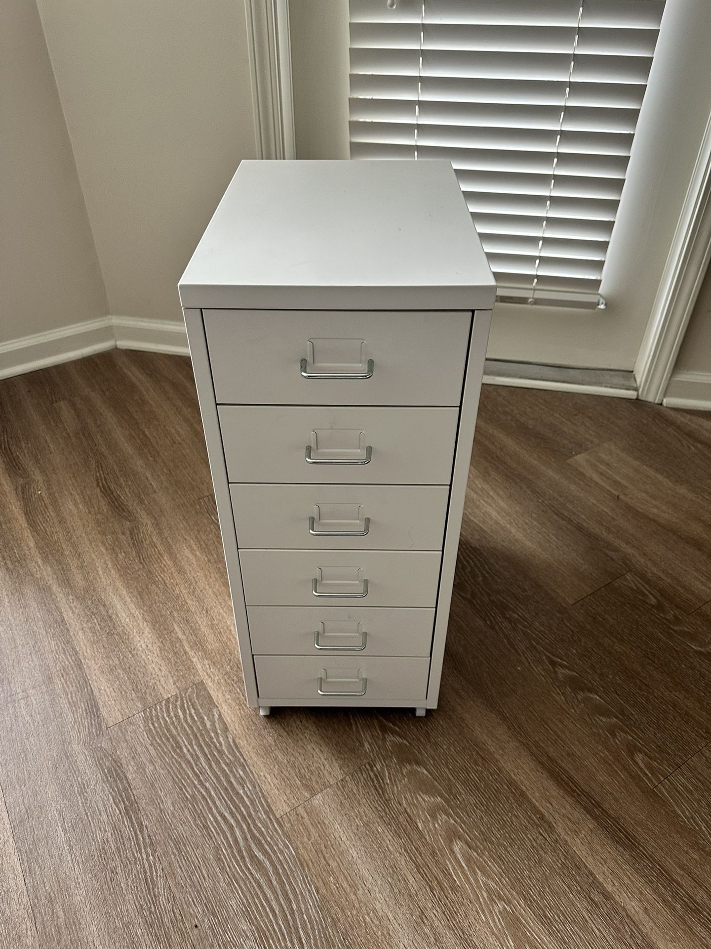 6 Drawer Cabinet | White On Wheels