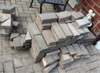 Unilock interlocking brick patio paver stone blocks. Close to 100 pieces. 4”x8” nominal size