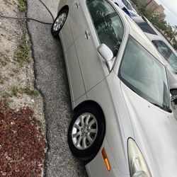 Lexus E300 