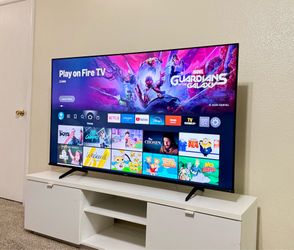 Like New QLED Hisense Smart TV 4k UHD 65”