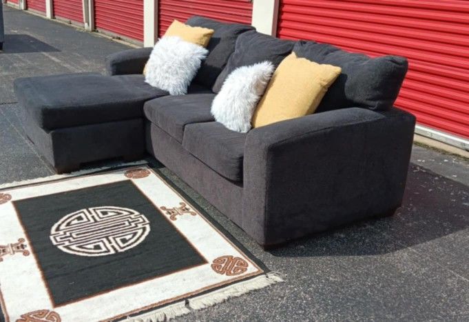 FREE LOCAL DELIVERY!!
Stanton Furniture 560 Reversible Chaise Sofa