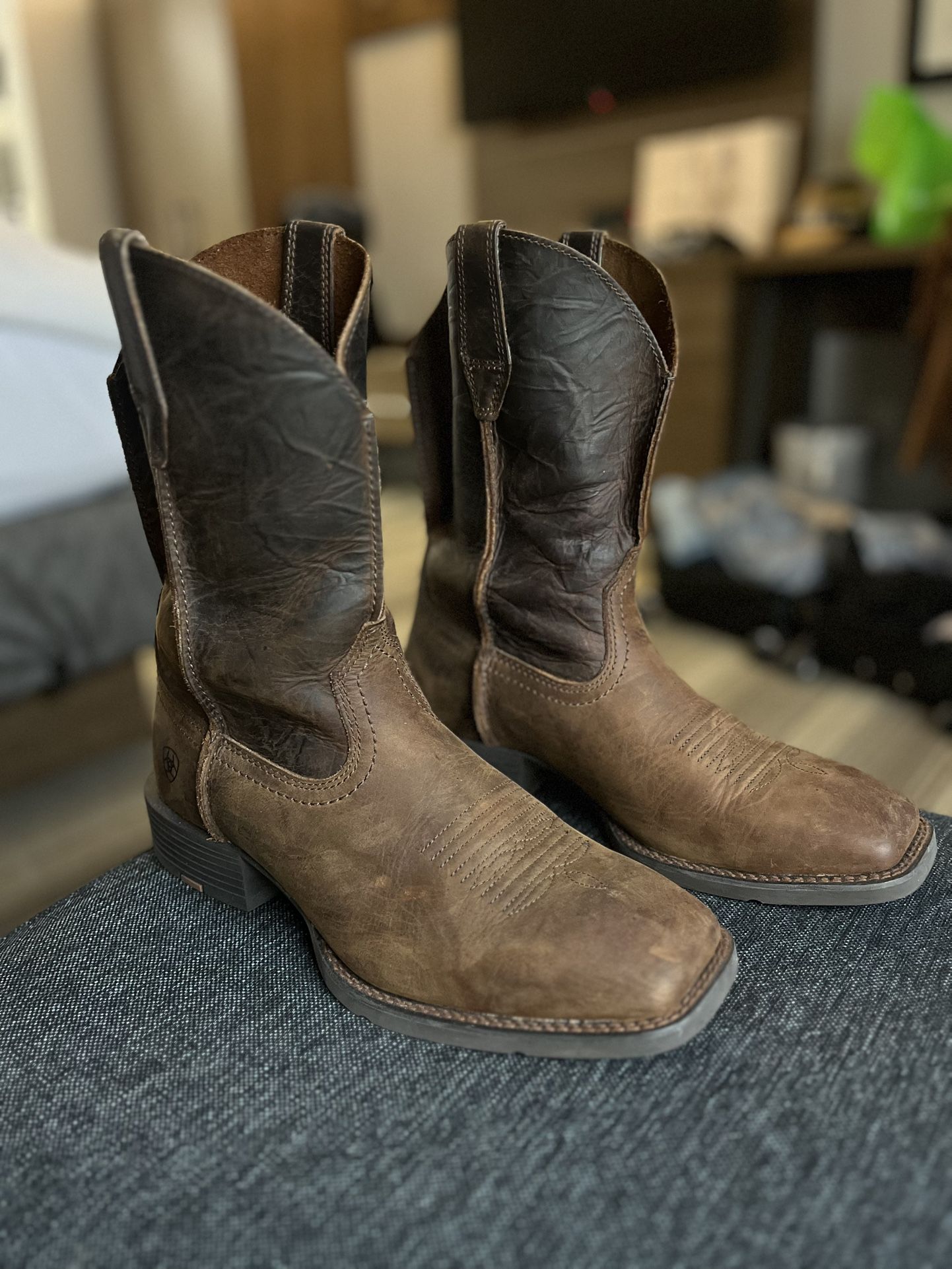 Ariat Rambler Cowboy Boots (9M)