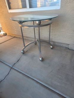 Mesa pequeña , small table