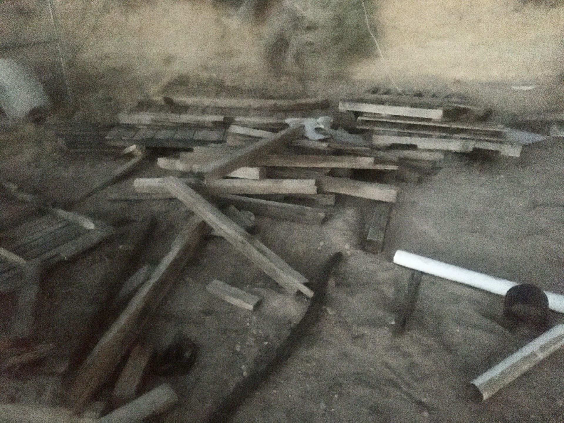 Pallets and Wood 100”s of free pallets for Sale in Victorville, CA