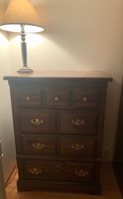 Excellent condition oak dresser