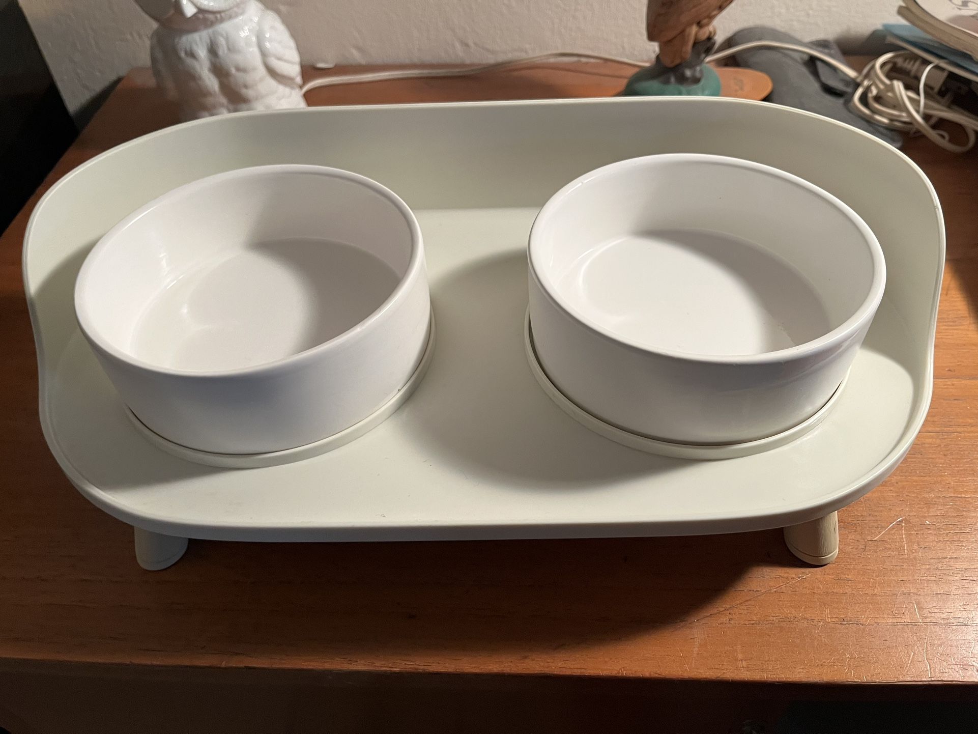 Ceramic Dog Bowl & Stand 