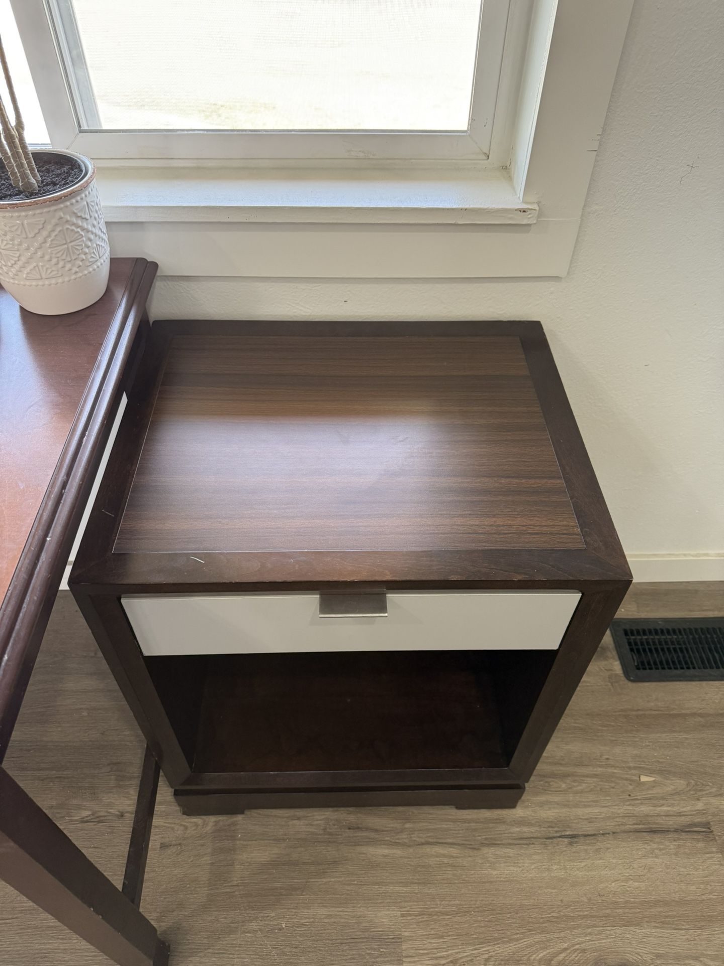 United Furniture Brown NightStands 