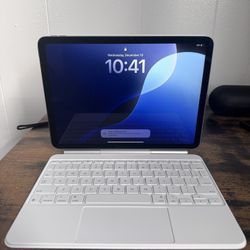  iPad Air 11” (M3) 128GB + Magic Keyboard as a bundle. 2 Months Old.