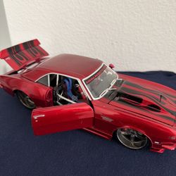 Maisto 1968 Chevrolet Camaro Z/28 Scale 1/18 Moveable Doors And Trunk